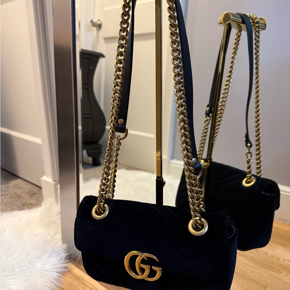 Gucci Marmont Black Velvet Shoulder Bag with Gold Accents - Picture 4 of 14